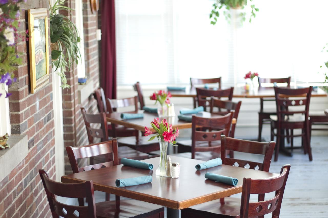 The Woodford Inn Versailles Exterior photo